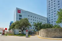 Ibis Monterrey Valle Hôtels à proximité de : Deacero