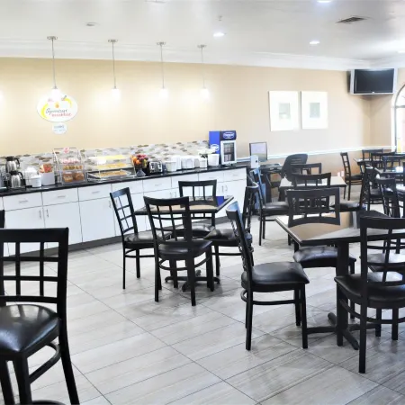 Super 8 by Wyndham Galveston