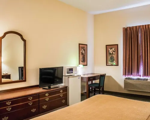 Quality Inn & Suites Bellville - Mansfield Hotels in Bellville
