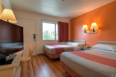 Motel 6 Jurupa Valley, CA - Riverside West Отели в г. Джурупа Вэлли