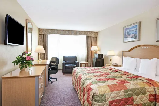 Days Hotel by Wyndham East Brunswick Conference Center Hotels near Stress Factory Comedy Club