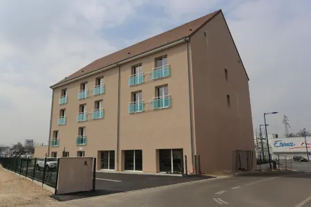 Le Konine - Hotel & Bar & Restaurant Отели в г. Монсо-ле-Мин