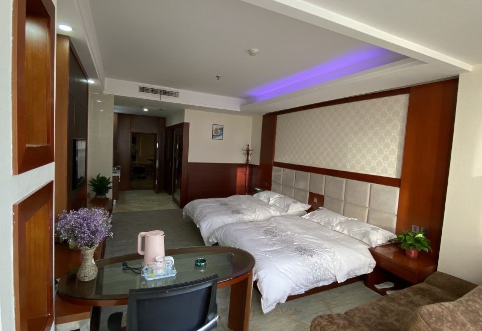 The Tribune Hotel Over view