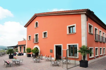 Qgat Restaurant Events & Hotel Отели в г. Sant Cugat del Valles