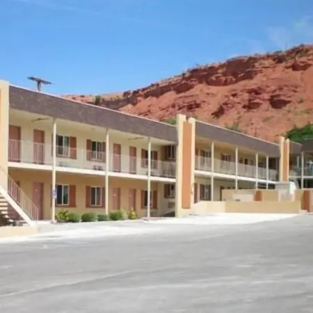 Economy Inn & Suites