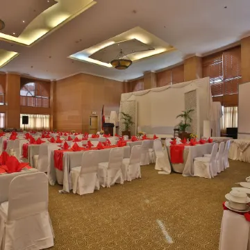 Crown Regency Suites Mactan