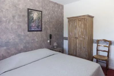 Logis Hotel du Midi Các khách sạn ở Cornillon-Confoux