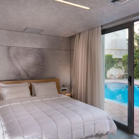Icarus Hotel