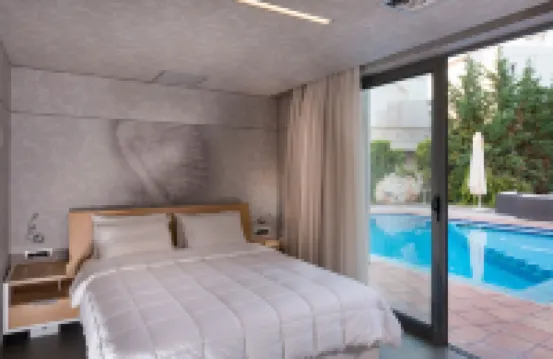 Icarus Hotel
