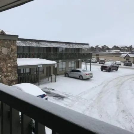 Snowshoe Motel