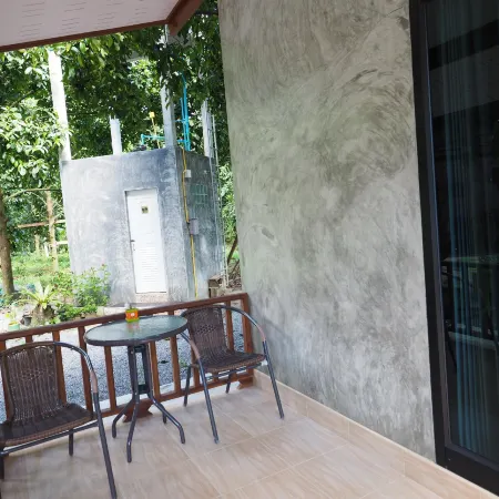 Baan Keree Thara Khiri Wong