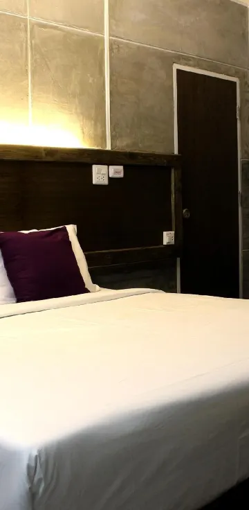 สตูดิโอสำหรับสามท่าน