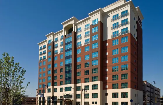 國民港口歡朋套房酒店