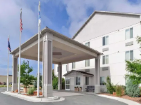 Comfort Inn and Suites Hotels in Riverton