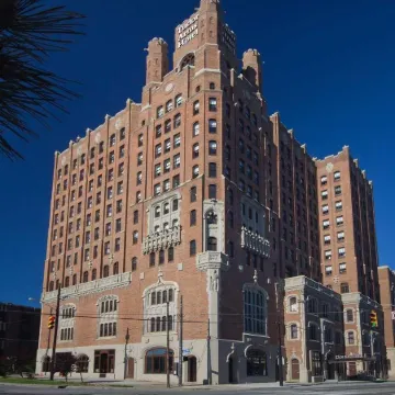 The Tudor Arms Hotel Cleveland - a DoubleTree by Hilton Отели рядом с достопримечательностью «Станция метро "Тауэр-сити - Паблик-сквер"»
