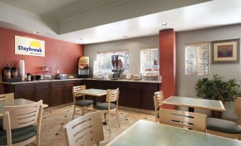 Days Inn & Suites by Wyndham Rancho Cordova