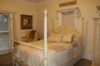 Monroe Manor Inn