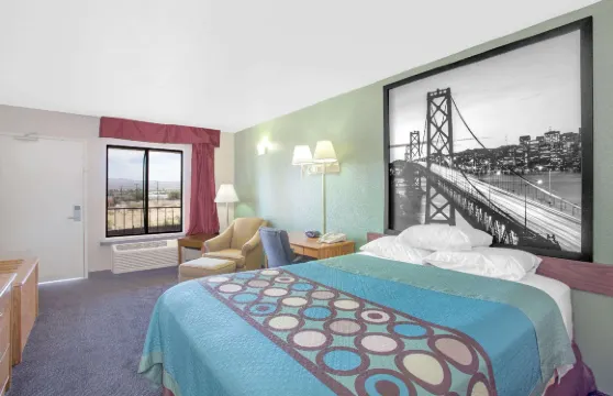 巴斯託温德姆速8酒店