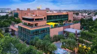 Taj Hotel & Convention Centre, Agra Отели рядом с достопримечательностью «Rai Cabs»