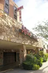 Adria Hotel and Conference Center فنادق في Great Neck