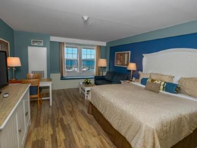King Room with Sofa Bed and Lake View Watkins Glen Harbor Hotel Photo
