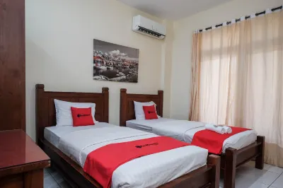 RedDoorz @ Solo Baru Hotels in Grogol