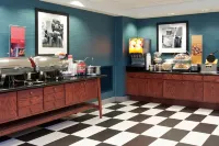 Hampton Inn & Suites Bloomington-Normal - breakfast