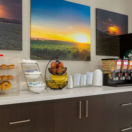 Days Inn & Suites by Wyndham Greater Tomball