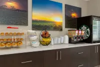 Days Inn & Suites by Wyndham Greater Tomball - breakfast