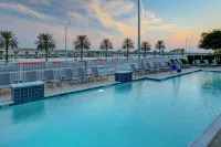 DoubleTree by Hilton Biloxi - Pools
