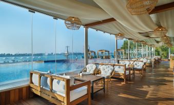 Radisson Blu Hotel and Resort Abu Dhabi Corniche