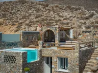 Onar Suites & Villas Hotels in Folegandros