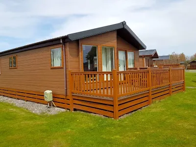 Sandy Glade Holiday Park Hotels near Dolphin Caravan Park