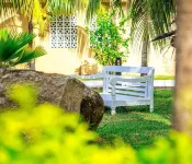 Oasis Hotel Restaurant & Spa - parkir