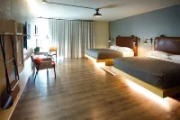 Moxy Phoenix Tempe/ASU Area Hotels near Arizona State University Graduate College