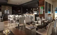 Imperia Hotel & Suites Saint-Eustache Hotels in Blainville
