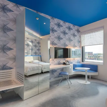 Park Inn by Radisson Amsterdam City West Отели рядом с достопримечательностью «Культурно-развлекательный комплекс Вестергасфабрик»