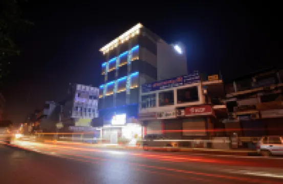 Hotel One up โรงแรมใกล้เขตริมน้ำสาพรมาตี
