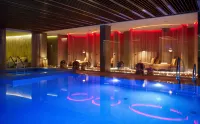 Doubletree by Hilton Moscow - Marina - Pools
