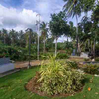 RedDoorz at Homa Resort Hotel Hotel Exterior