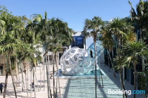 Biscayne Deluxe Unit, 2Br/1Bath, Free Parking, Garden & BBQ!