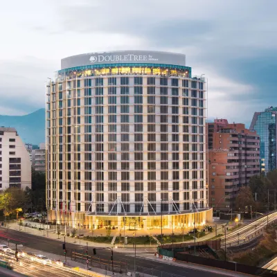 DoubleTree by Hilton Santiago Kennedy Hotels near Fach Hospital