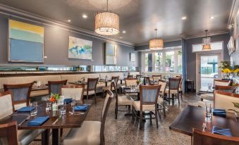 Dunhill Hotel - Housity