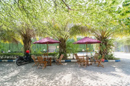 RedDoorz Plus Syariah at Lotus Hotel Bojonegoro