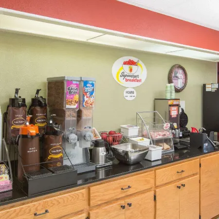 Super 8 by Wyndham Dothan