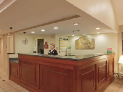 沃威克普羅維登斯機場拉昆塔温德姆套房酒店 沃威克酒店