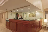 沃威克普羅維登斯機場拉昆塔溫德姆套房飯店