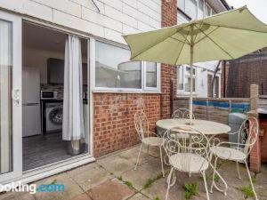 Tms Lovely 3 Bed House-Tilbury-Free Parking