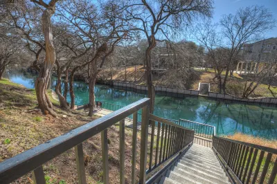 Luxury Riverfront Condo 1 Blk to Schlitterbahn!