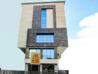 RR Mount Elite Suites Hotels near Australian Consulate